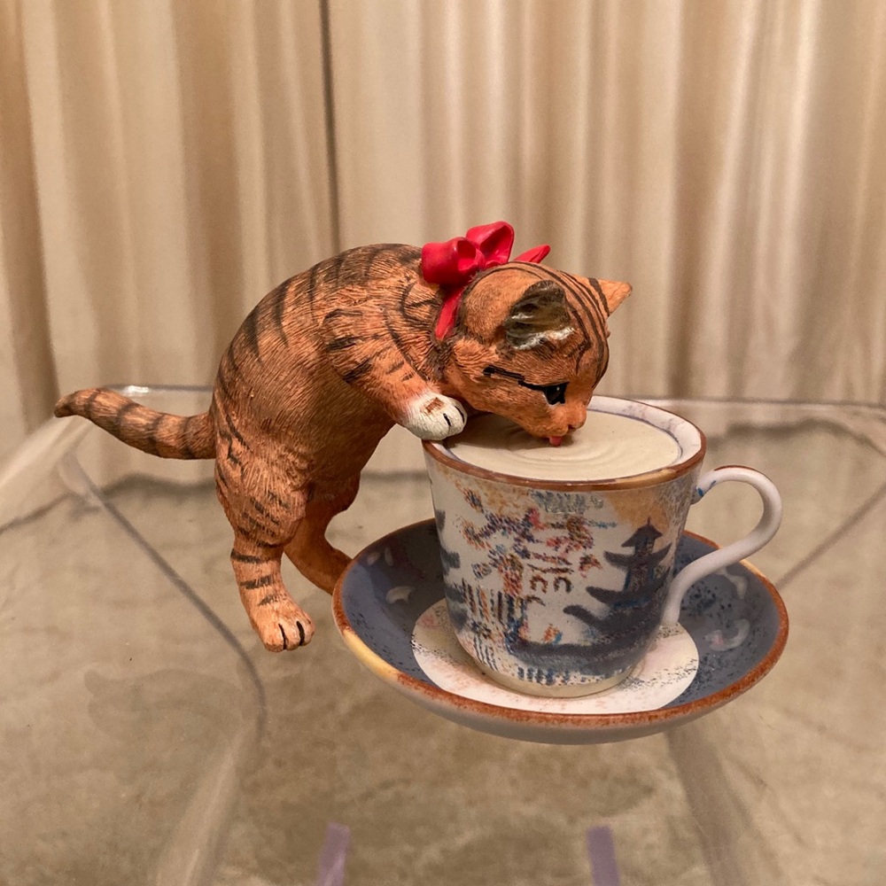 Orange cat figurine super cute small